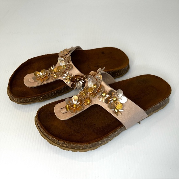 Guilia Palai Other - ⭐️3/$24 - $9.99 ship⭐️ - GUILIA PALAI Thong Sandals - Girls 2 (European 33)
